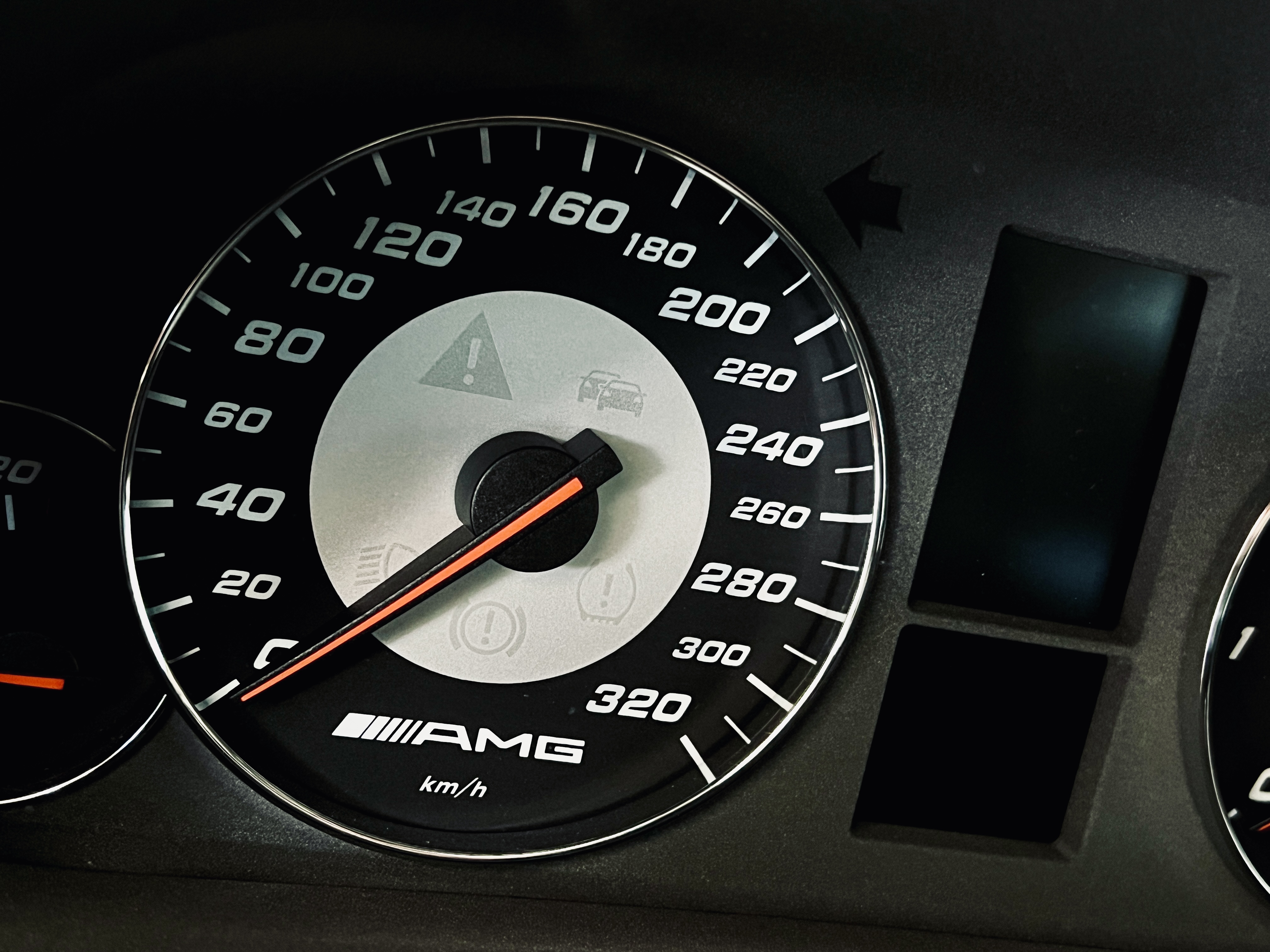 Mercedes C55 AMG - photo 10
